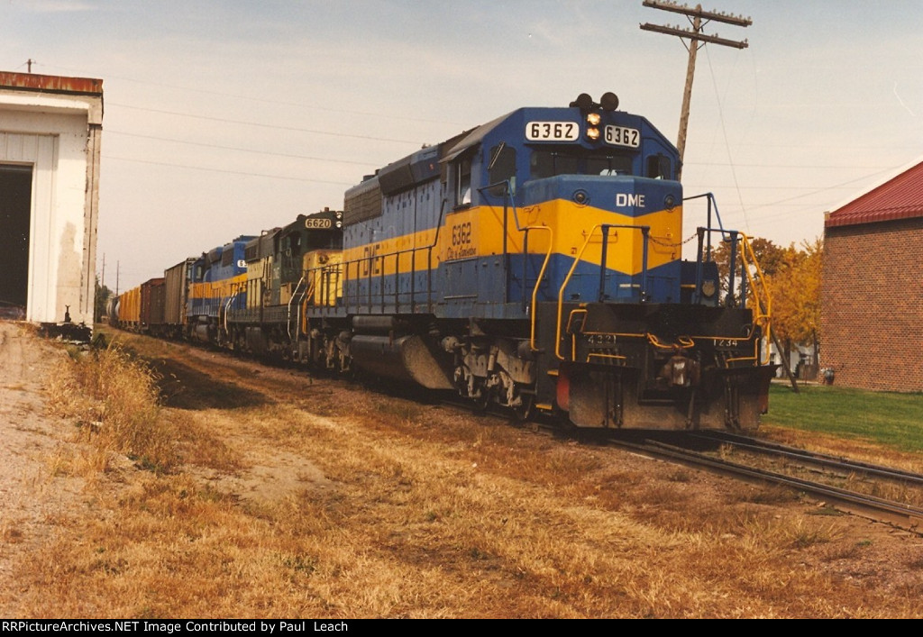 Eastbound manifest approaches a cew change